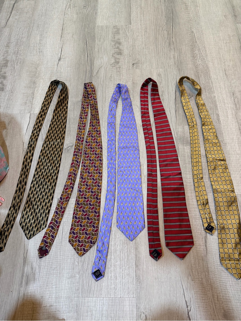 Men's Purple Paisley Necktie - Classic Formal Accessory
